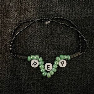 Taylor Swift Reputation friendship bracelet